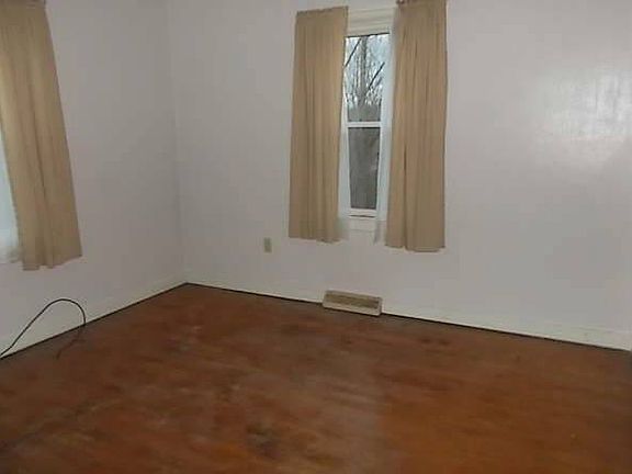4th image of 558 Parkdale Dr
