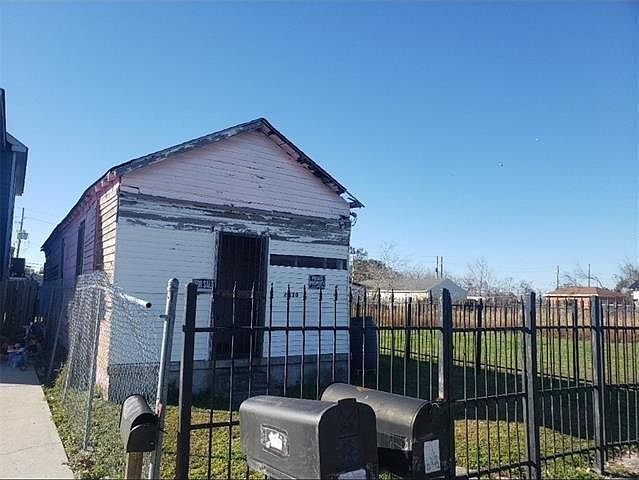 1st image of 4220 Dale St