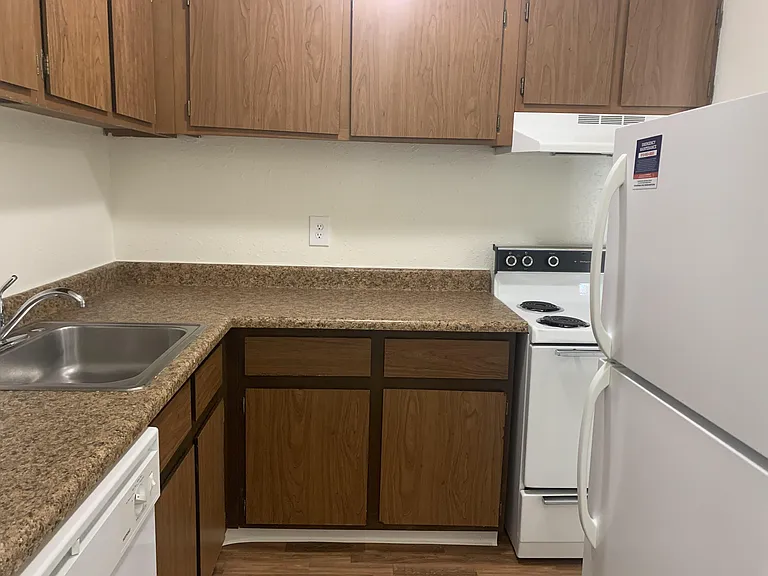 Windsor Place Apartments — Photo 131