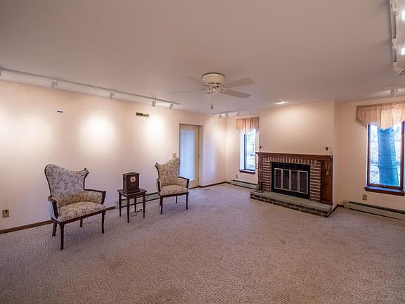 4th image of 1118 Carver Ave