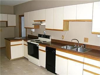 4th image of 605 Congress St