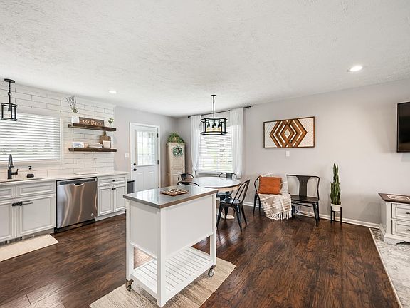 4th image of 530 Sweeney Cir