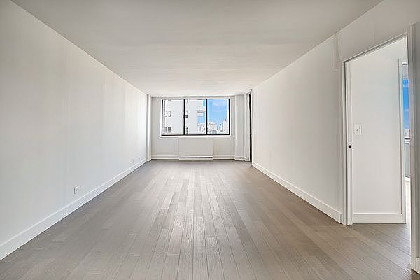 1st image of 300 Mercer St APT 31n