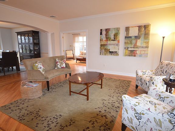 3rd image of 12 Forest Hill Dr