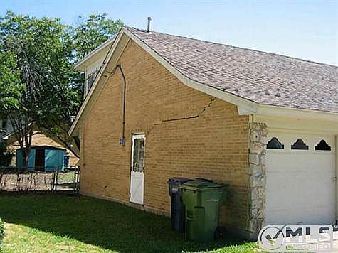 3rd image of 702 Park Forest Dr