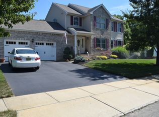 22 Glacier Dr, Howell, NJ 07731