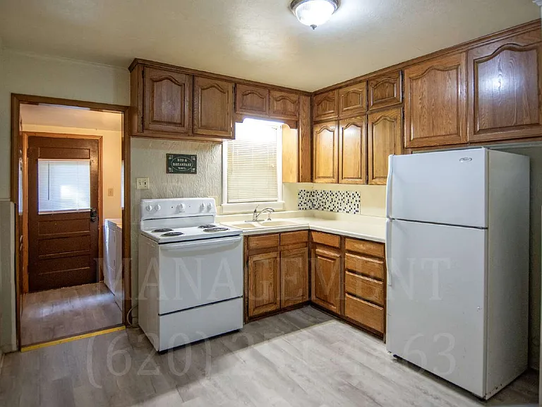710 S Cline Rd — Photo 2