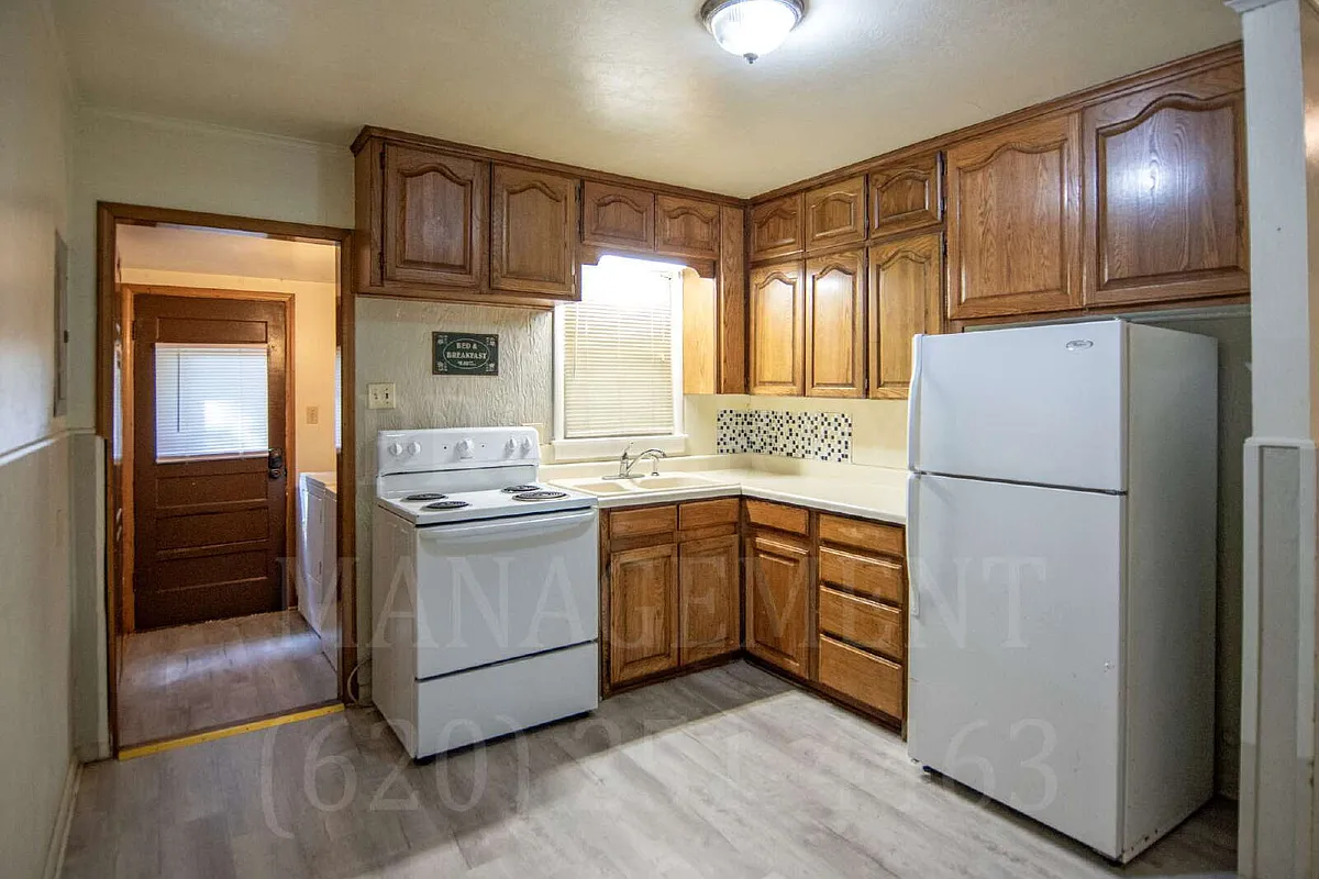 Building Photo - 710 S Cline Rd
