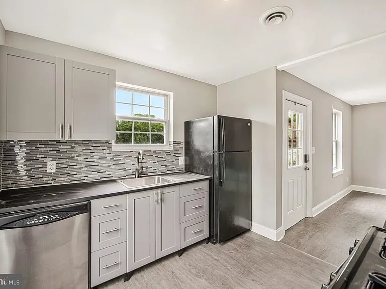 7508 Columbia Ave — Photo 25