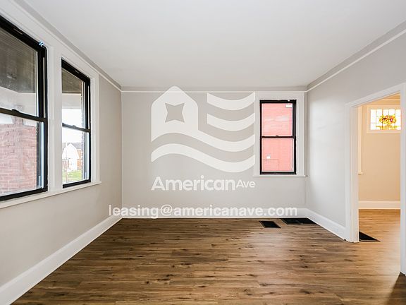 967944_004_living_room_14241926.jpg