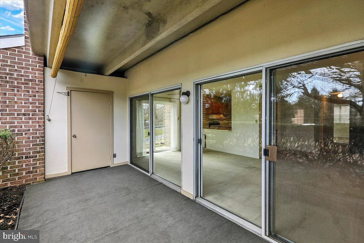 2 bed, 1228 sqft, $1,695 — Photo 2