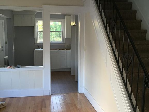 Dinning Room looking into kitchen