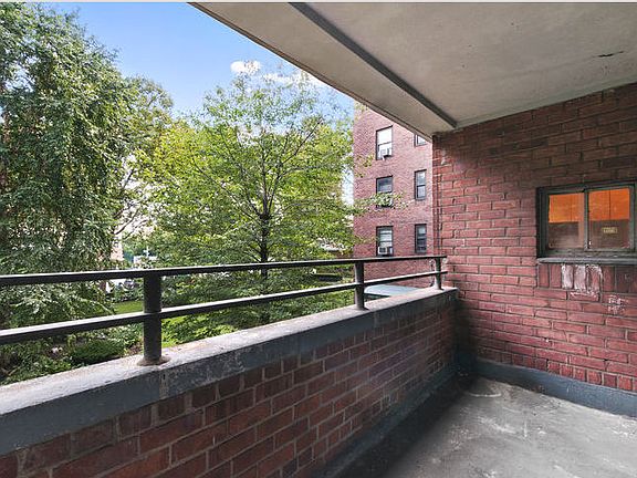 2nd image of 387 Grand St APT K107