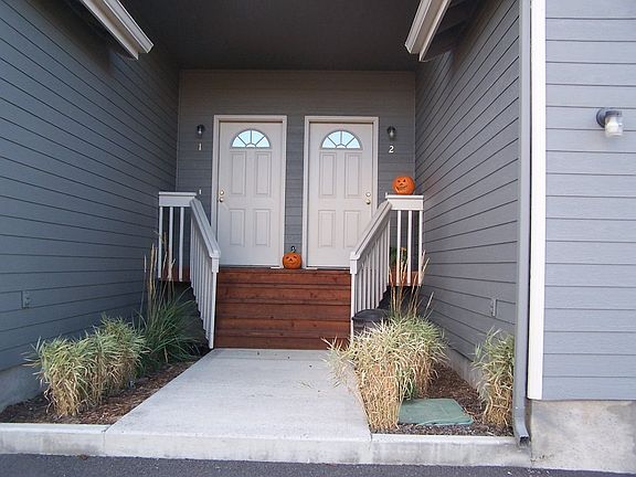 3rd image of 2358 NE Ocker Dr APT 3