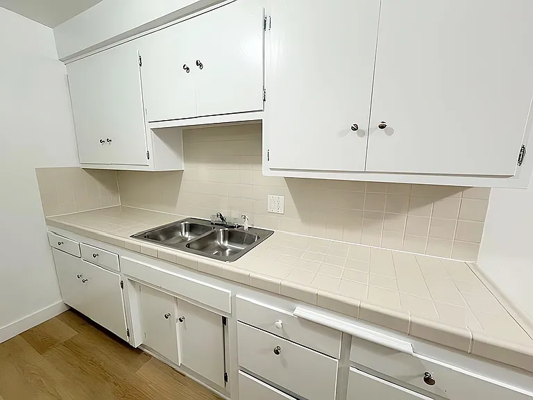 5032 Maplewood Ave #103 — Photo 3