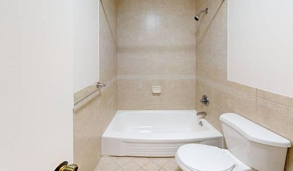 5th image of 1085 S Van Ness Ave APT 205