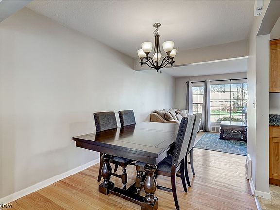 5th image of 30537 Willowick Dr