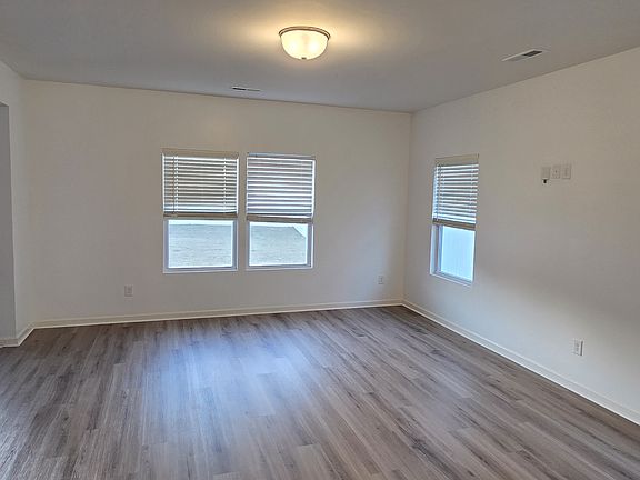 5th image of 117 Bretan Ct