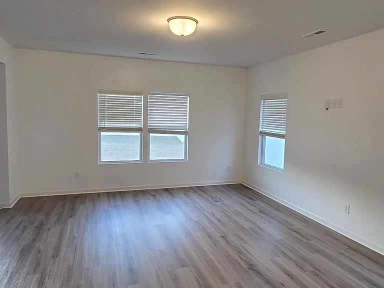 117 Bretan Ct — Photo 5