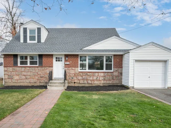11 High Street, Farmingdale, NY 11735
