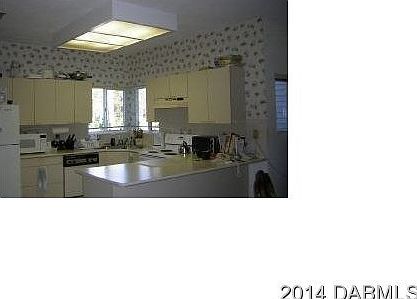 4th image of 2 Magnolia Dr S #B