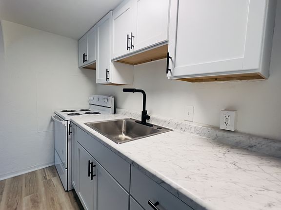 2nd image of 733 Mynster St #11305543