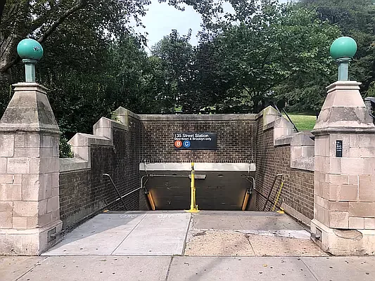 Rented by R New York | media 51