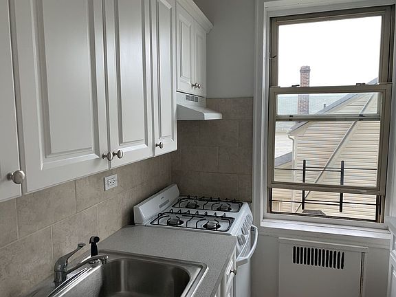 2nd image of 8449 168th St APT 2S