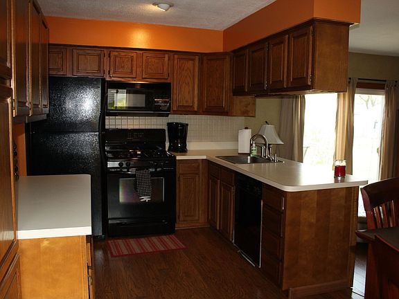 5th image of 39715 Hillary Dr