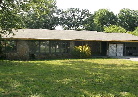 2nd image of 408 Black Oak Dr