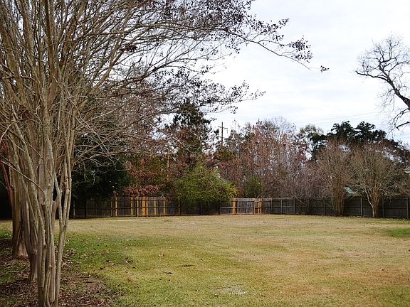 3rd image of 8887 Myrtle Hill Dr