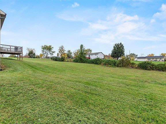5th image of 227 Sandstone Dr
