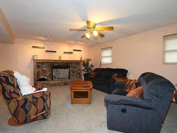 5th image of 7586 Schroeder Ct