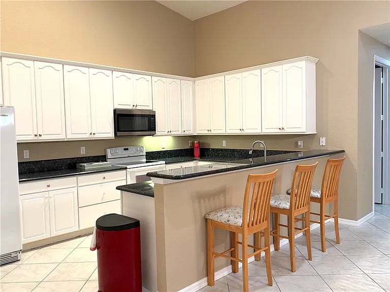 6510 Oxford Cir #101A — Photo 8