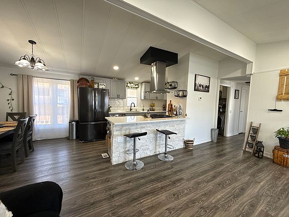 3rd image of 22 Hearthside Dr