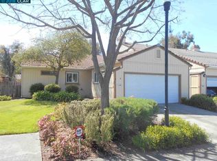 8 Knoll Ct, Hercules, CA 94547