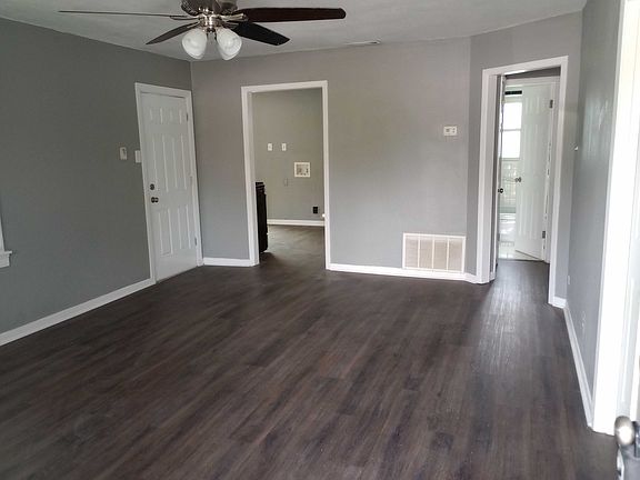 5th image of 803 Hackberry St #1