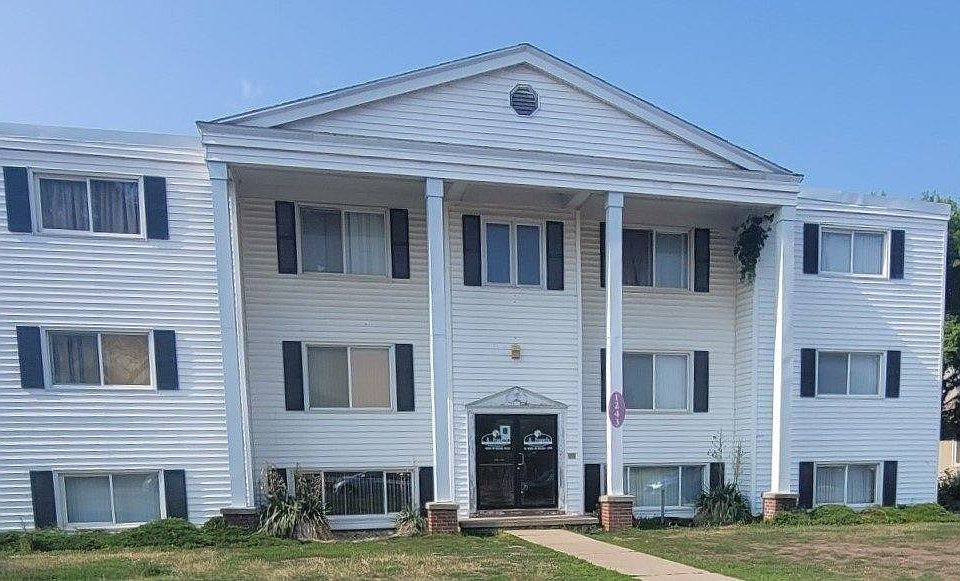 2nd image of 1243 Ravenwood Rd APT 1
