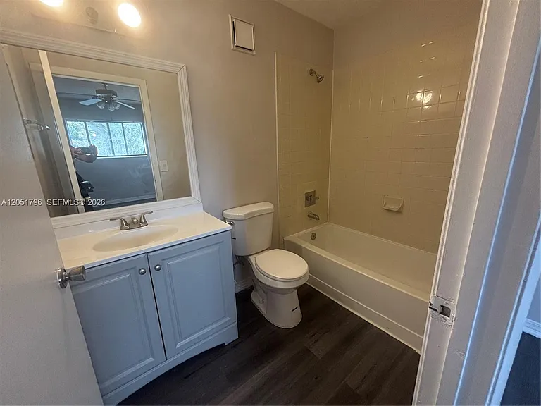 323 Palm Cir E — Photo 10