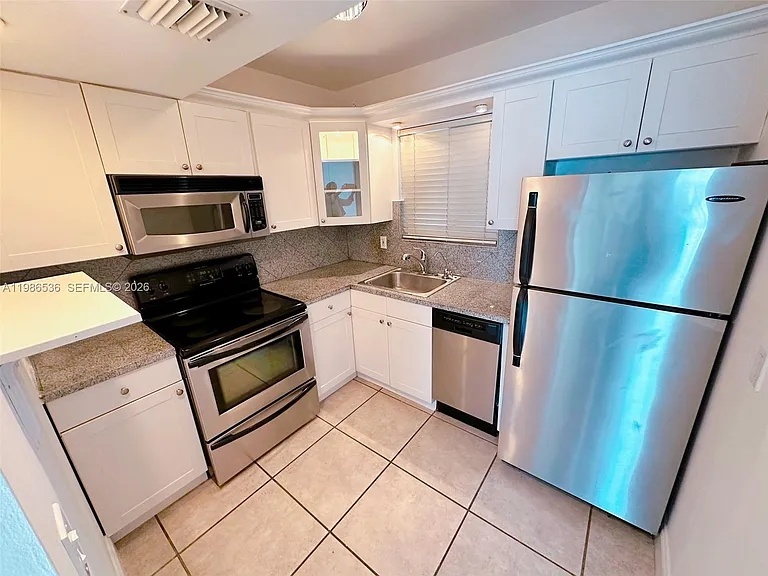 1345 Lincoln Rd #402 — Photo 9