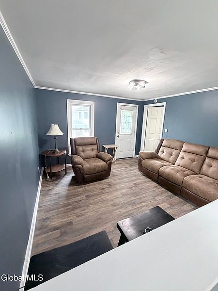 5th image of 1002 Glendale Place