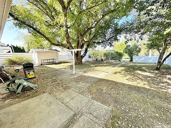 2nd image of 415 3rd Ave NW