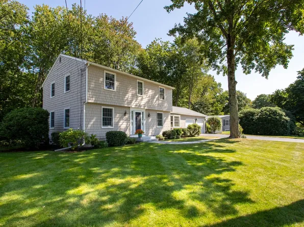 8 Sweetbriar Lane, Hampton, NH 03842