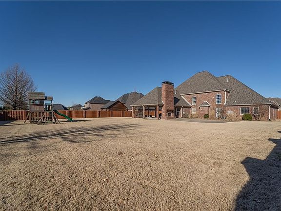 5th image of 4 W Oxford Dr