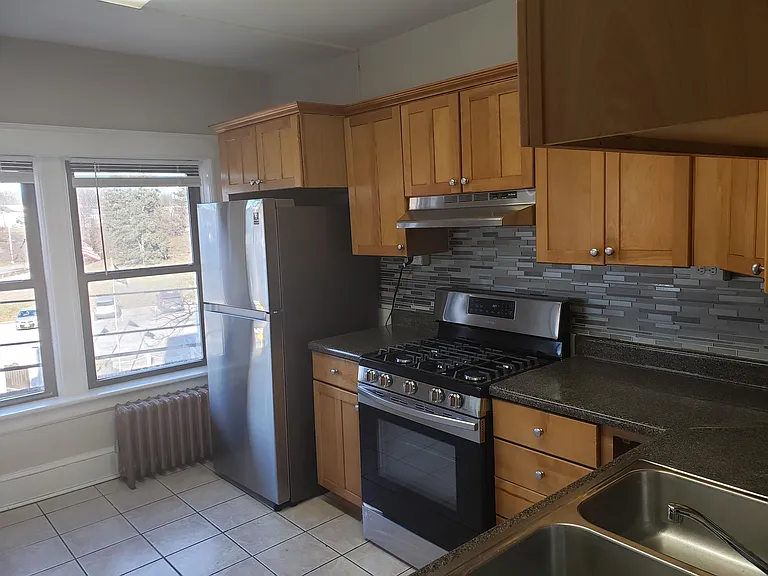 2 Raymond Ave — Photo 3