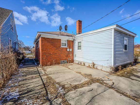 5th image of 11700 Engleside St