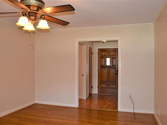 4th image of 1209 E Elm St