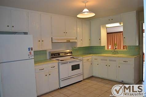 5th image of 525 W Broadview Dr
