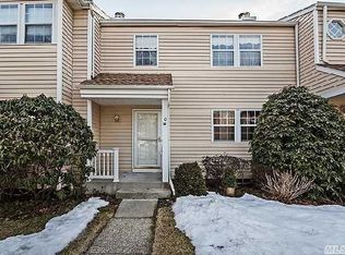 10 Taylor Cmns, Yaphank, NY 11980