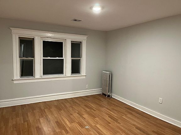 4th image of 168 N 12th St APT 3